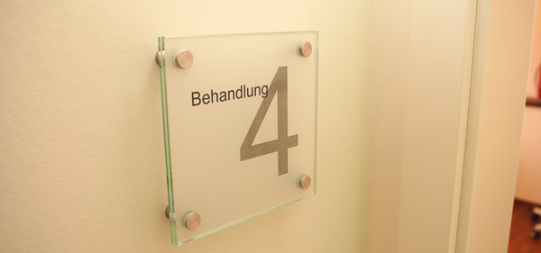 Beschilderung Behandlungszimmer